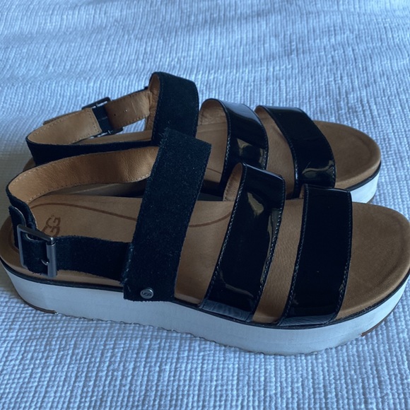 Ugg patent leather scrappy sandals size 8.5 - Picture 2 of 9